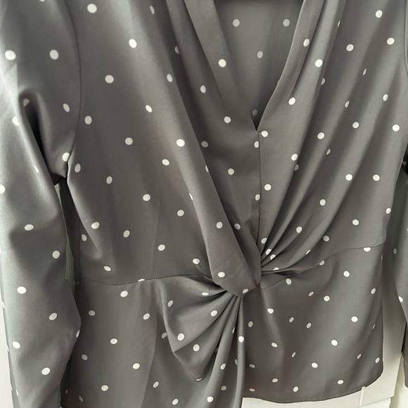 EUC Ann Taylor Charcoal Polka Dot Twist Blouse w/Long Sleeves V Neck LOVELY - Picture 3 of 14